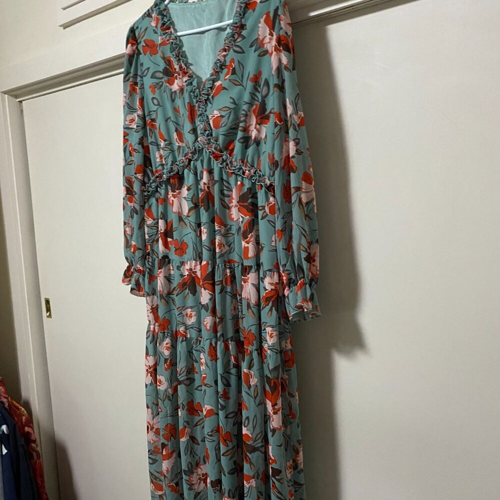 I AM BEAUTIFUL, 🙏BUY ME!!! Oh so pretty green floral maxi dress, size XXL